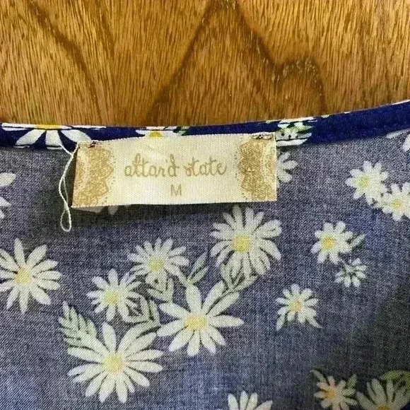 Altar’d State Navy Blue Balloon Sleeve Button Crop Top with White Flowers Size M - Picture 2 of 14